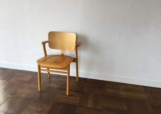 Стул от фабрики Artek модель DOMUS 