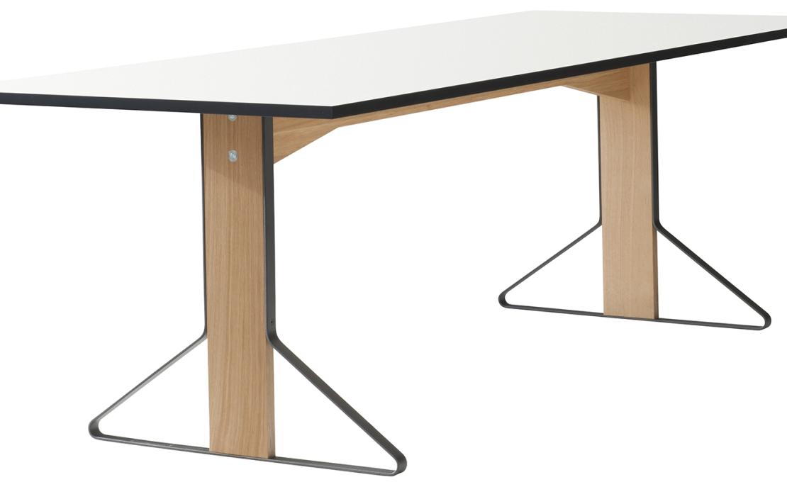Стол от фабрики Artek модель KAARI TABLE
