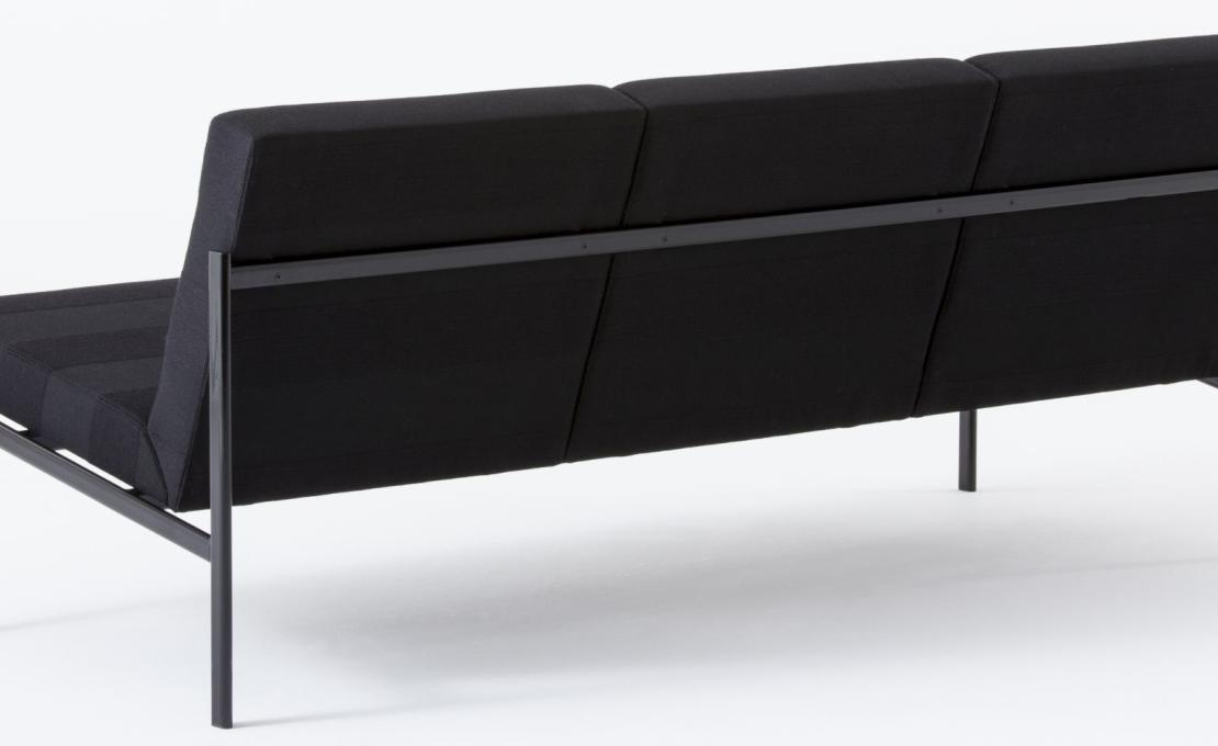 Диван от фабрики Artek модель 284 00