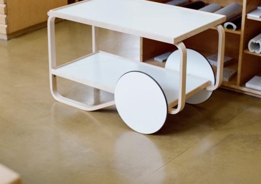 Тележки от фабрики Artek модель 283 015 