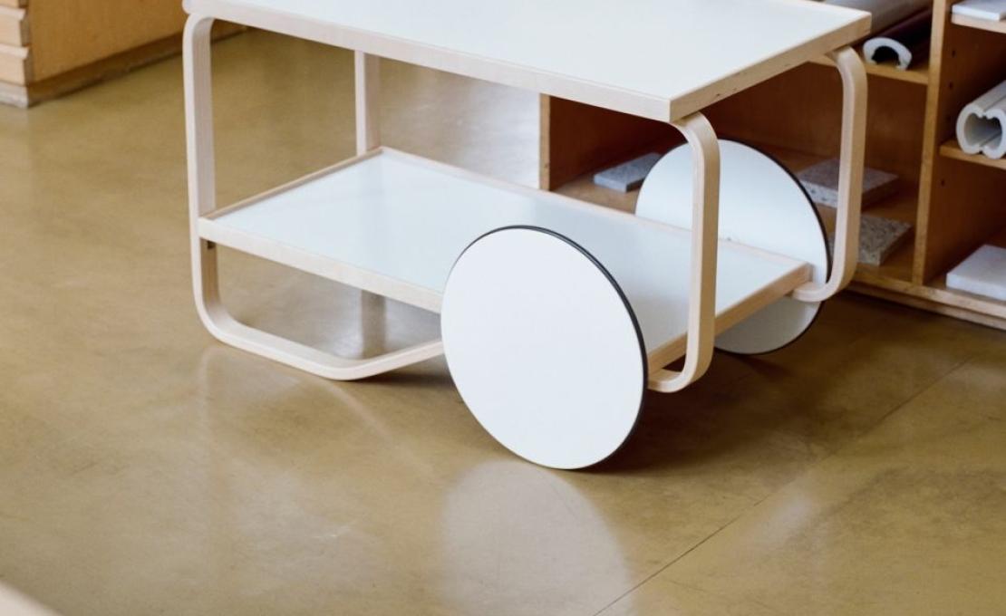 Тележки от фабрики Artek модель 283 015 