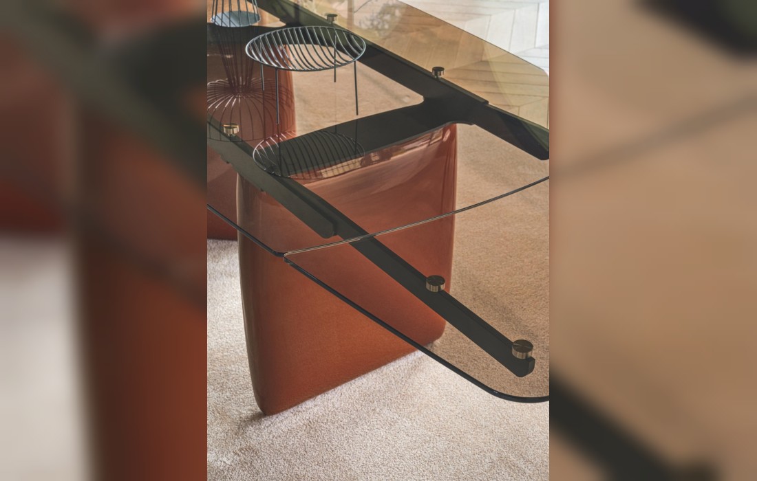 Стол RIVERSTONE фабрики Calligaris - дизайн Gino Carollo