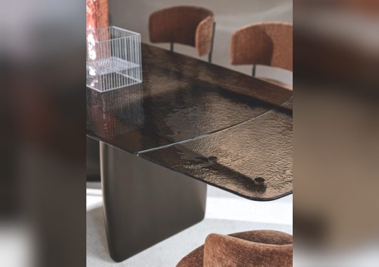 Стол RIVERSTONE фабрики Calligaris - дизайн Gino Carollo