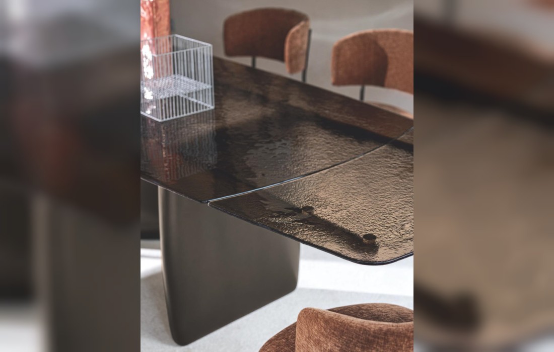 Стол RIVERSTONE фабрики Calligaris - дизайн Gino Carollo