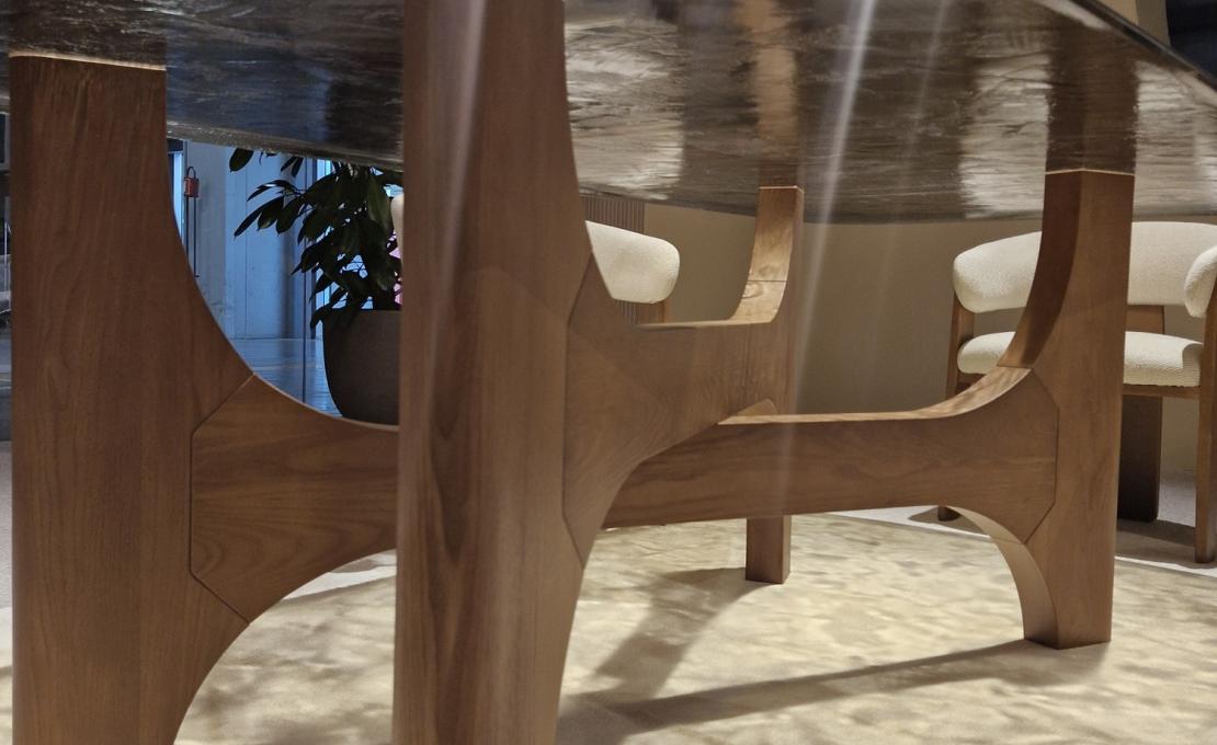 Стол модель NOGU фабрики Calligaris - дизайн Gabriele e Oscar Buratti
