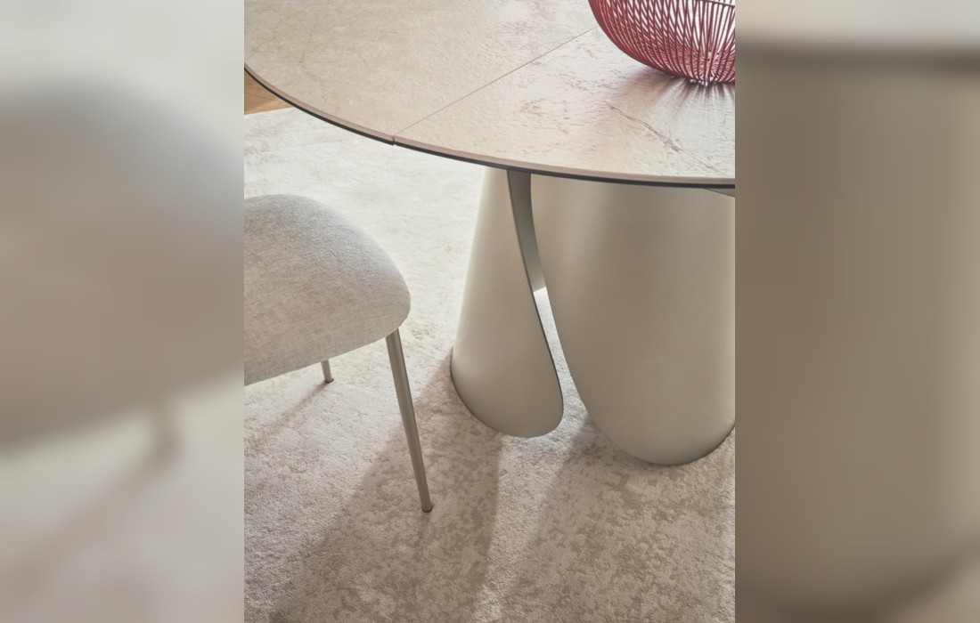 Стол TANGO фабрики Calligaris - дизайн Studio Zest