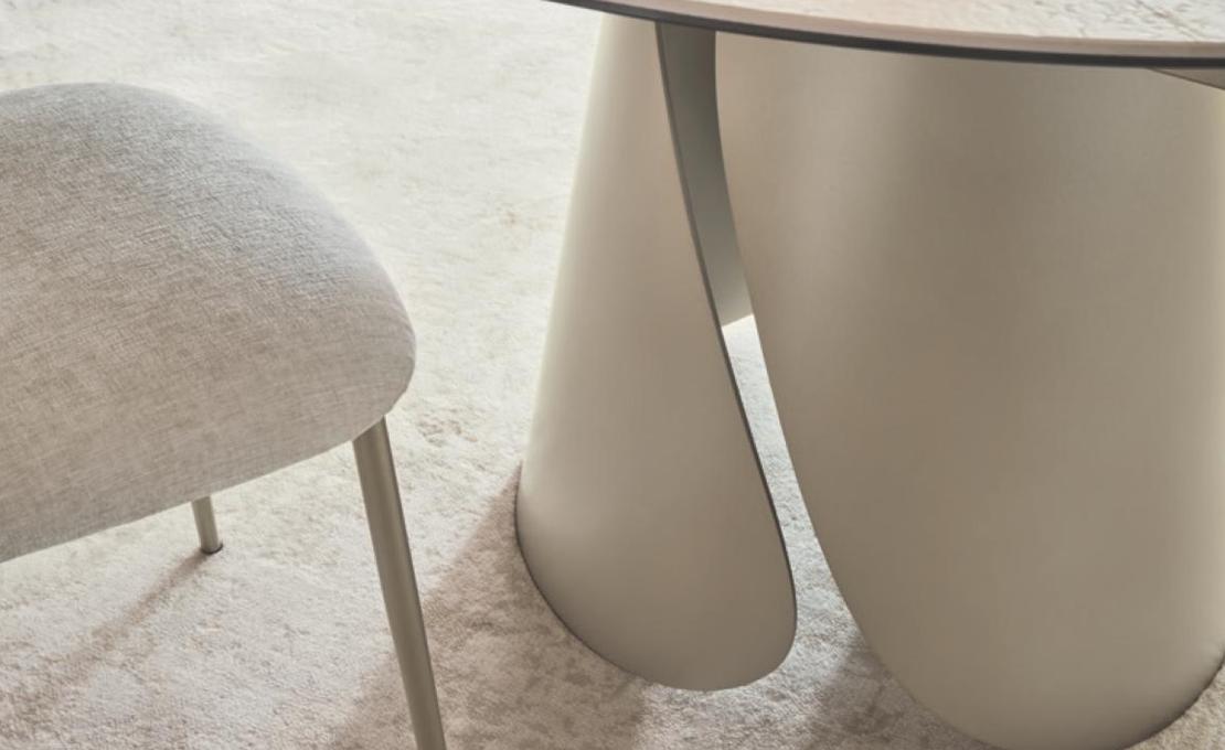 Стол TANGO фабрики Calligaris - дизайн Studio Zest