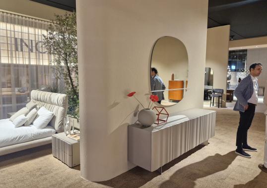 Комод модель VELO фабрики Calligaris - дизайн Michele Menescardi
