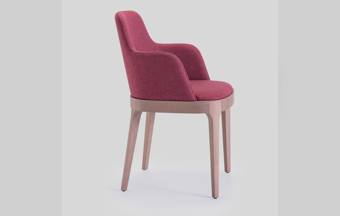 Стул от фабрики Livoni 1895 модель Club 24 Red Chair