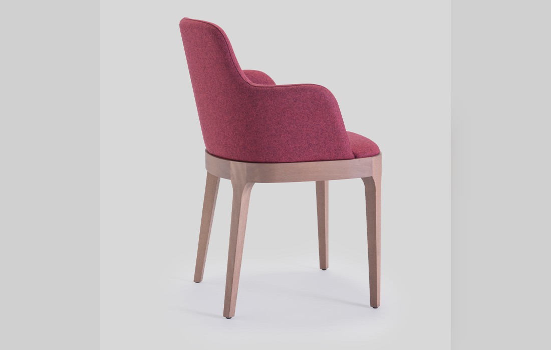 Стул от фабрики Livoni 1895 модель Club 24 Red Chair