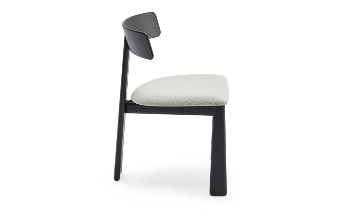 Стул от фабрики Livoni 1895 модель Theo Black Chair Balutto Associati Design
