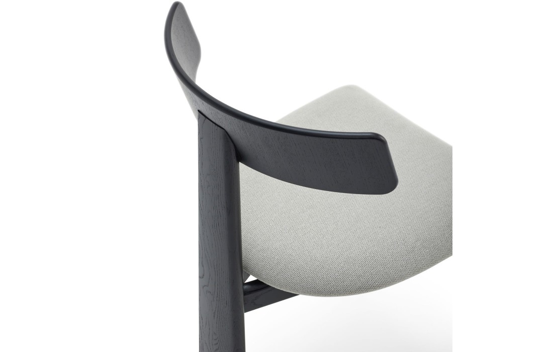Стул от фабрики Livoni 1895 модель Theo Black Chair Balutto Associati Design