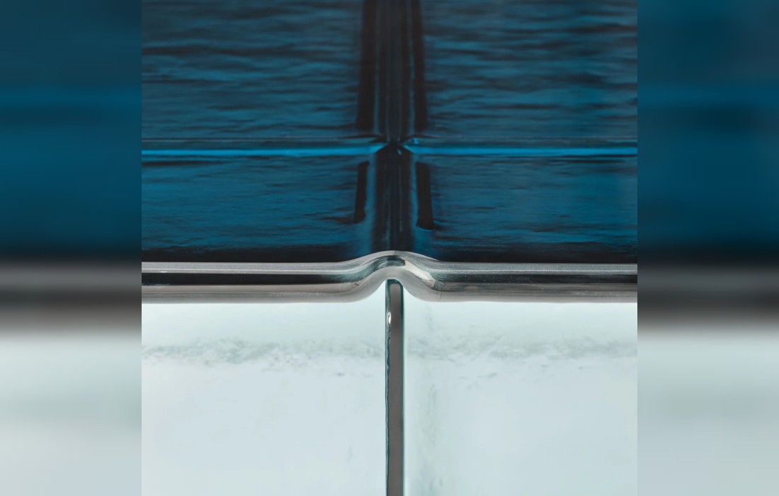 Стол модель Glacier фабрики Glas Italia - Patricia Urquiola