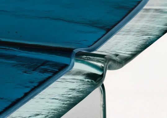 Стол модель Glacier фабрики Glas Italia - Patricia Urquiola