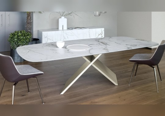 Обеденный стол AX и стул Filly Up от производителя Bonaldo