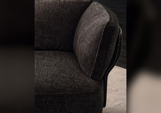 Диван модель Saki от Minotti
