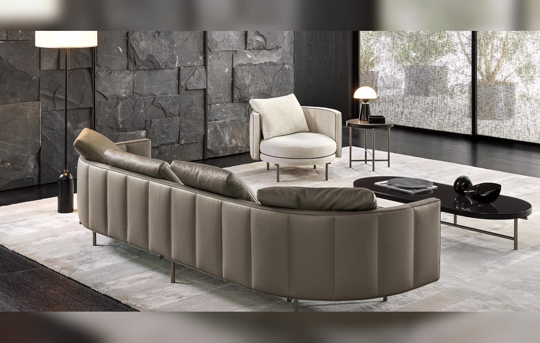 Трехместный диван и консольный столик Torii от Minotti