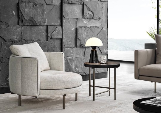 Трехместный диван и консольный столик Torii от Minotti image 4