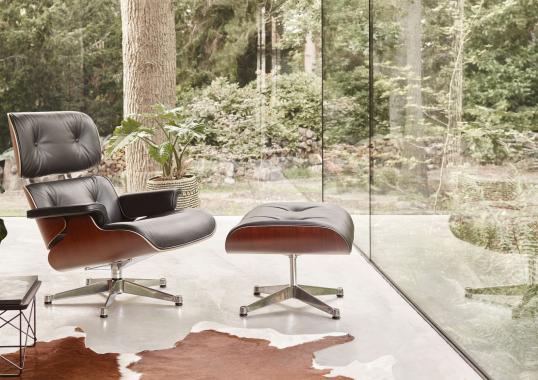 Кресло и пуф для ног Eames Lounge от Vitra image 4