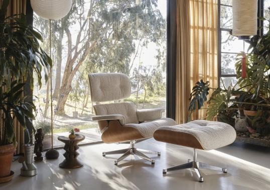 Кресло и пуф для ног Eames Lounge от Vitra image 5