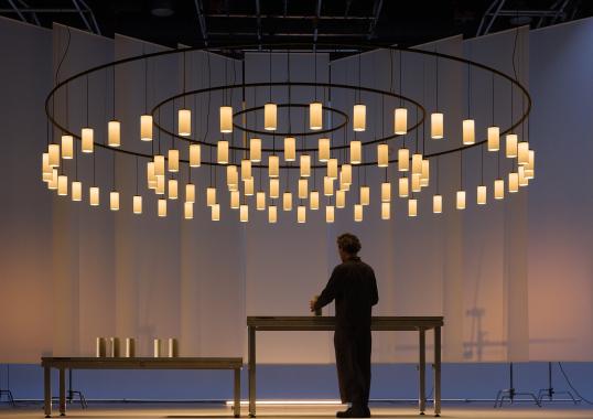 Подвесной светильник от фабрики Santa&Cole модель Cirio Circular Suspension Lamp