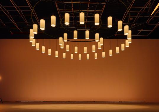 Подвесной светильник от фабрики Santa&Cole модель Cirio Circular Suspension Lamp