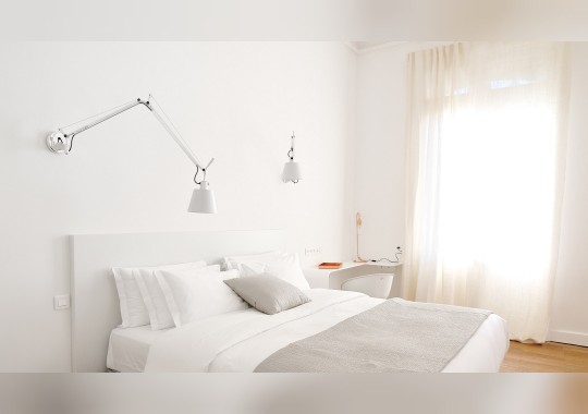 Бра с абажуром из пергаментной бумаги на пластиковой рамке Artemide - Tolomeo Basculante Wall image 2