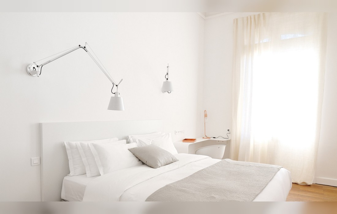 Бра с абажуром из пергаментной бумаги Artemide - Tolomeo