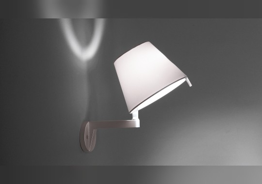 Настенное бра с поворотным механизмом со светлым диффузором Artemide - Melampo Wall 0720020A image 2