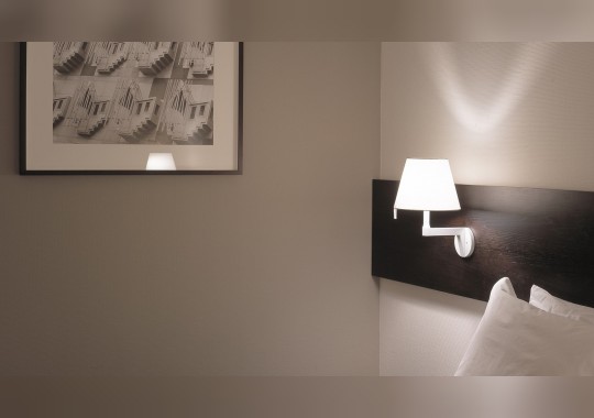 Настенное бра с поворотным механизмом со светлым диффузором Artemide - Melampo Wall 0720020A image 4