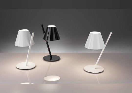 Настольная лампа с наклоненным основанием и абажуром Artemide - La Petite Table 1751030A image 3