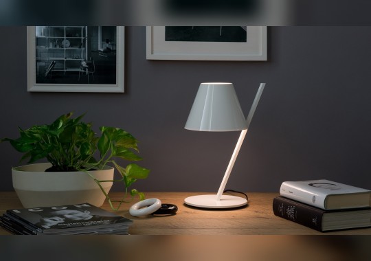 Настольная лампа с наклоненным основанием и абажуром Artemide - La Petite Table 1751030A image 4