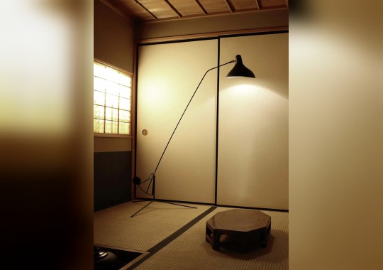 Торшер модель Mantis Floor Lamp от фабрики DCW Editions image 5