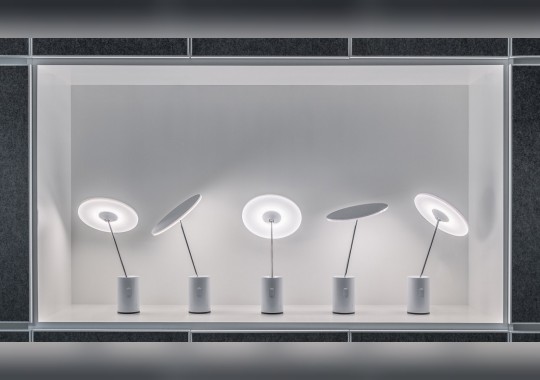 Настольная лампа с цилиндрическим основанием Artemide - Sisifo