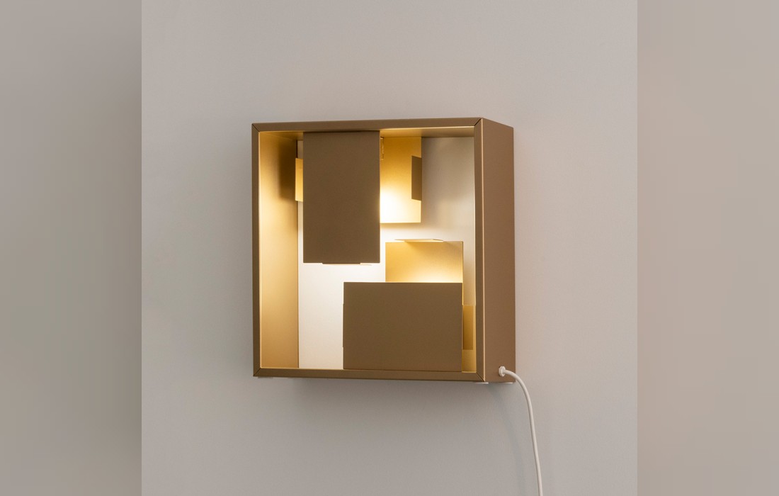 Настольная лампа с металлическим экраном Artemide - Fato