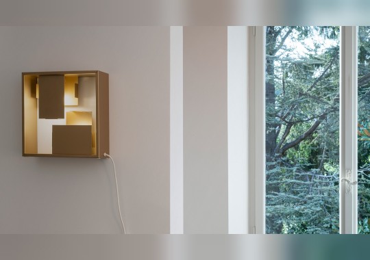Настольная лампа с металлическим экраном Artemide - Fato