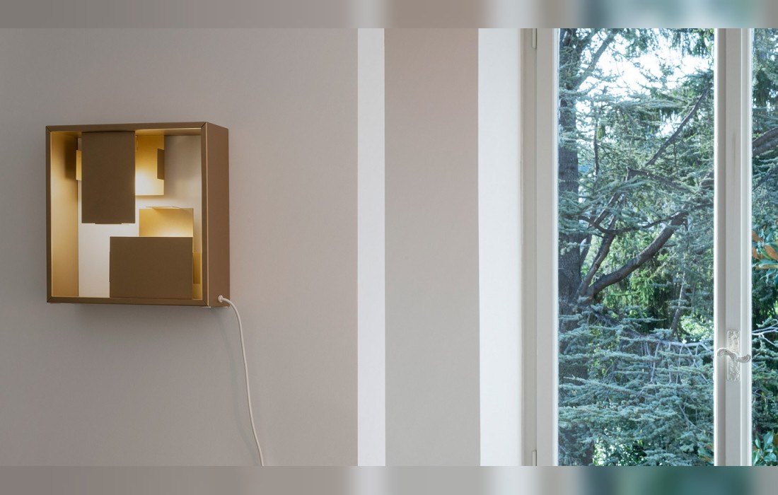 Настольная лампа с металлическим экраном Artemide - Fato