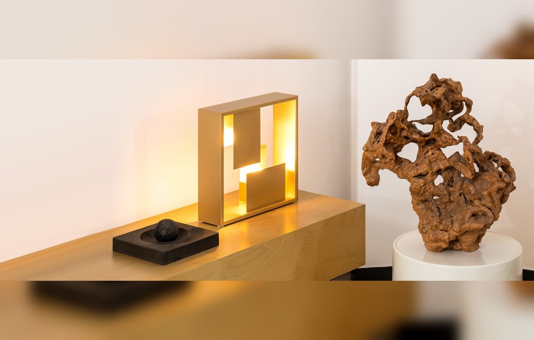 Настольная лампа с металлическим экраном Artemide - Fato