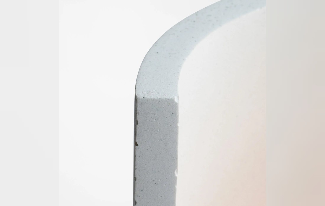Настольная лампа от фабрики Plato Design модель Esse White