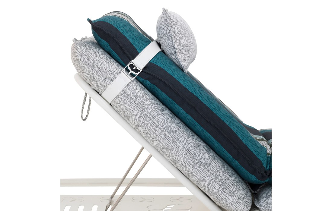 Уличные шезлонги и кушетки от фабрики Sicis модель Lipari Ocean and Ivory
