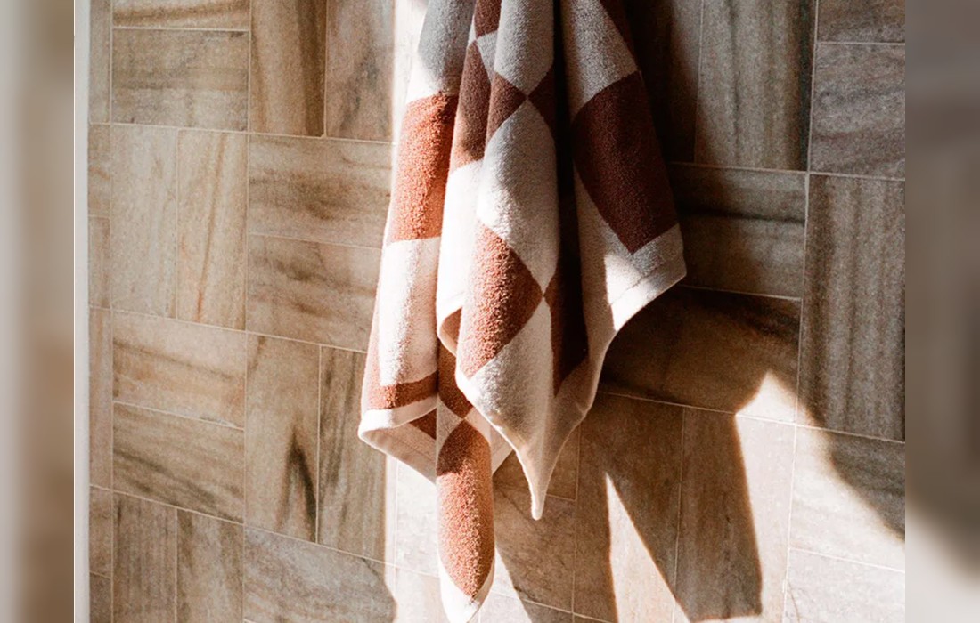 Аксессуар для ванной модель Check Hand Towel от фабрики Hay