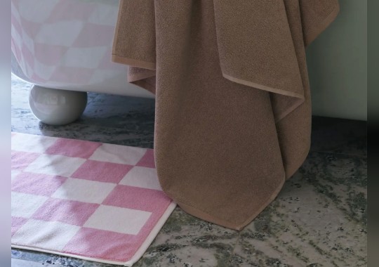 Аксессуар для ванной модель Check Bath Mat от фабрики Hay