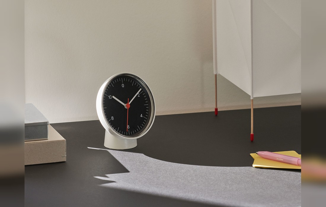 Часы модель Table Clock от фабрики Hay