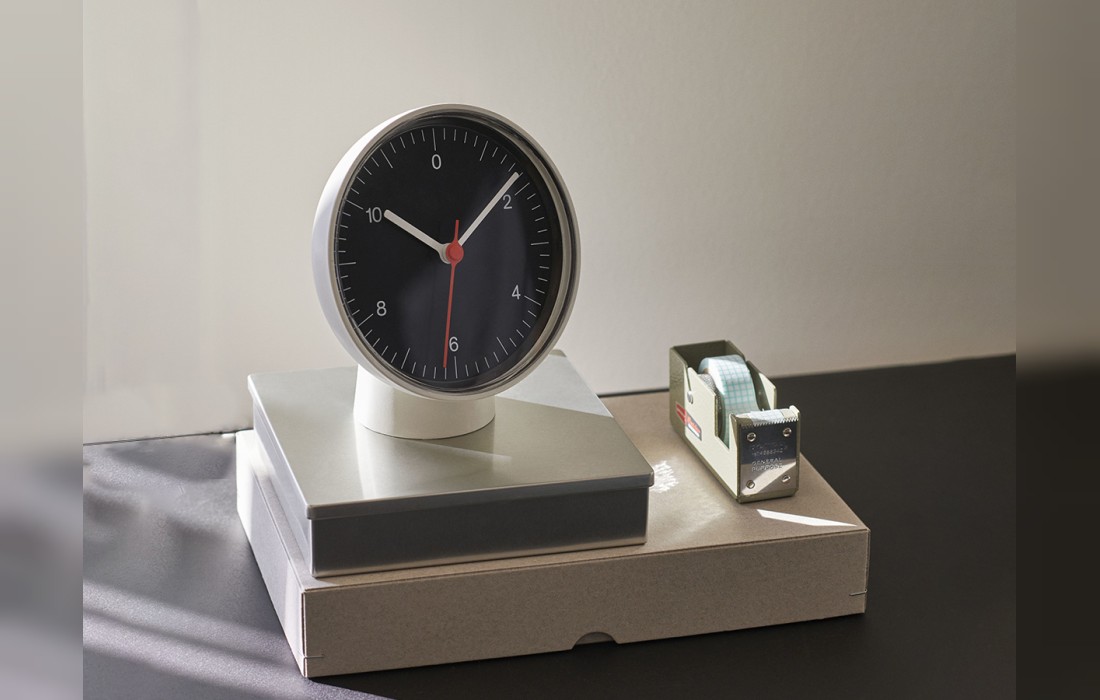 Часы модель Table Clock от фабрики Hay