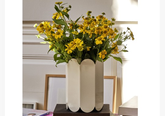 Ваза модель Arcs Vase от фабрики Hay