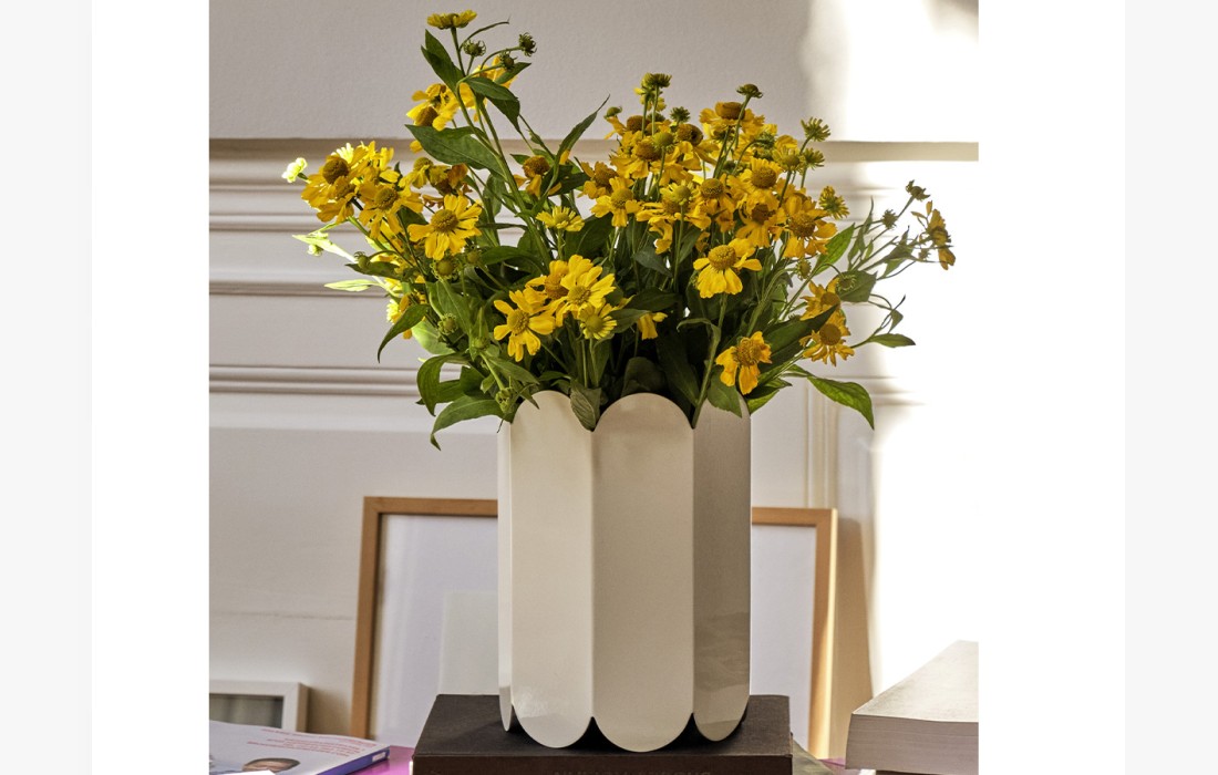Ваза модель Arcs Vase от фабрики Hay