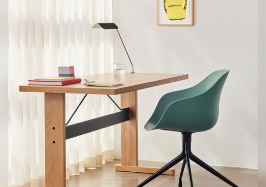 Настольная лампа модель Apex Desk Lamp от фабрики Hay