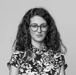 Caterina Naglieri  vs Plato Design