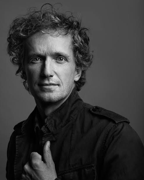 Yves Béhar vs Moooi