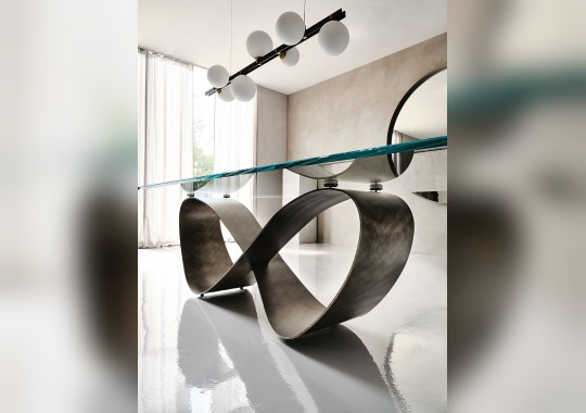 Стол со стеклянной столешницей Butterfly от Cattelan